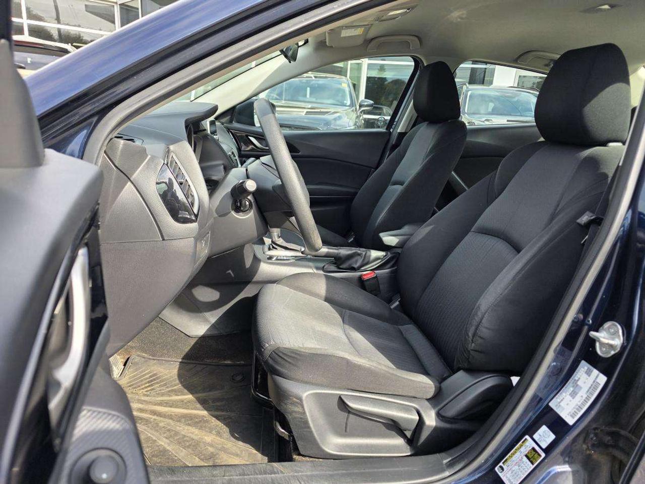 2015 Mazda 3 AUTO LOW LOW KM CLEAN CARFAX Photo
