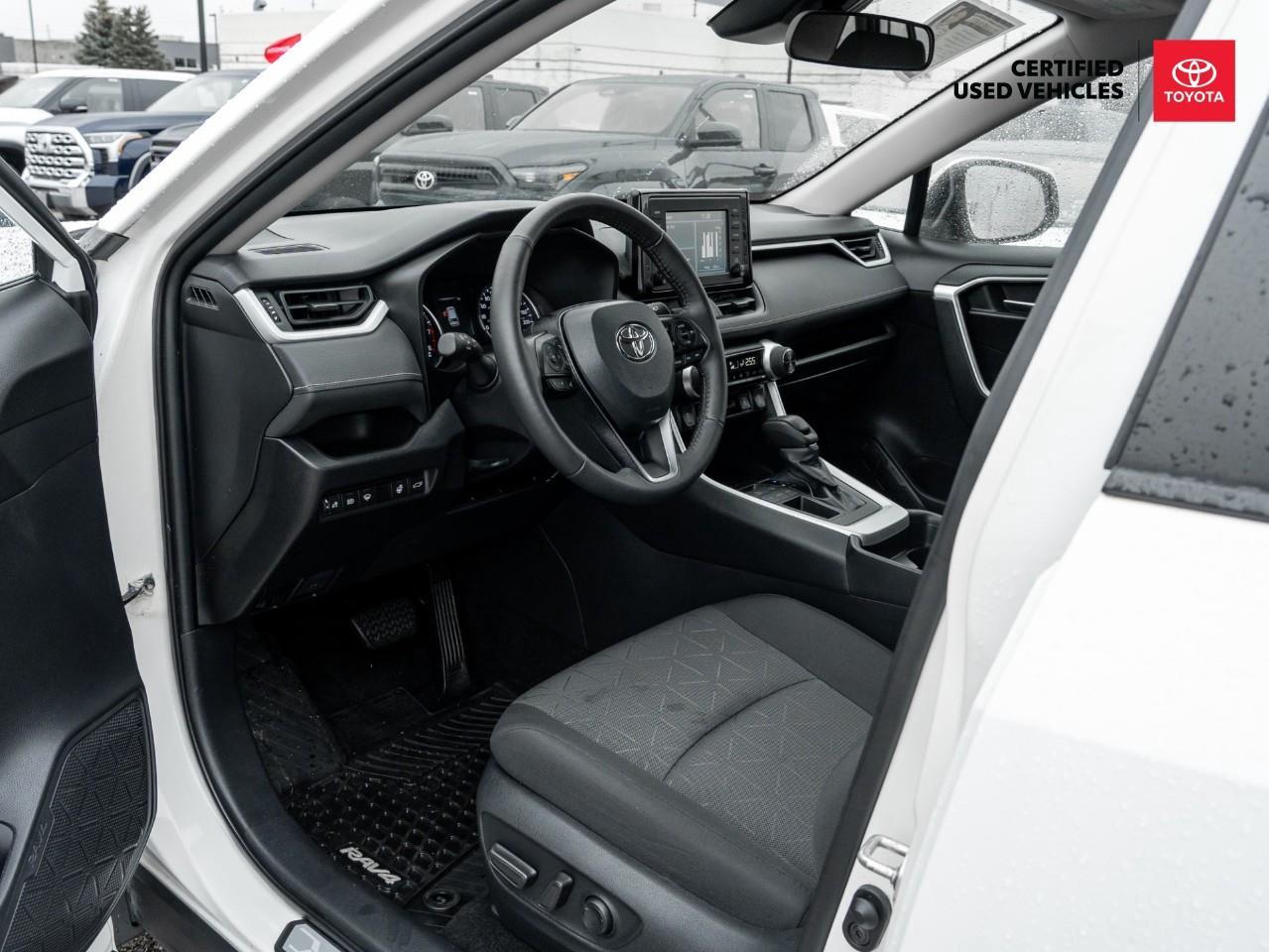 2021 Toyota RAV4 XLE 4dr Front-wheel Drive Photo