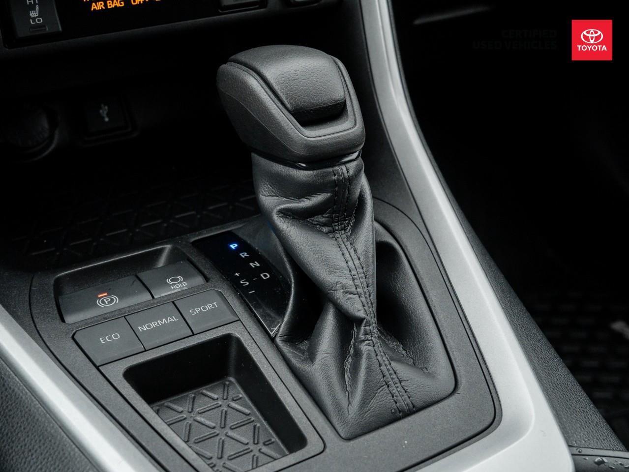 2021 Toyota RAV4 XLE 4dr Front-wheel Drive Photo