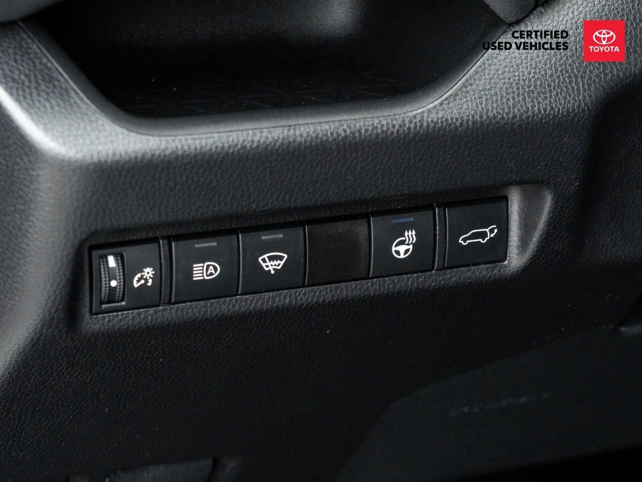 2021 Toyota RAV4 XLE 4dr Front-wheel Drive Photo
