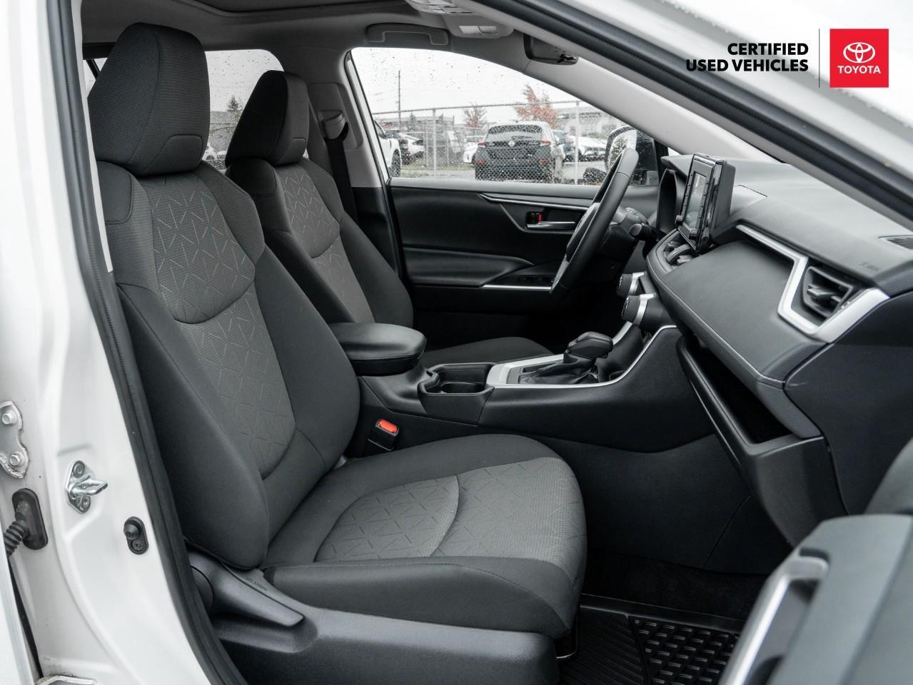 2021 Toyota RAV4 XLE 4dr Front-wheel Drive Photo