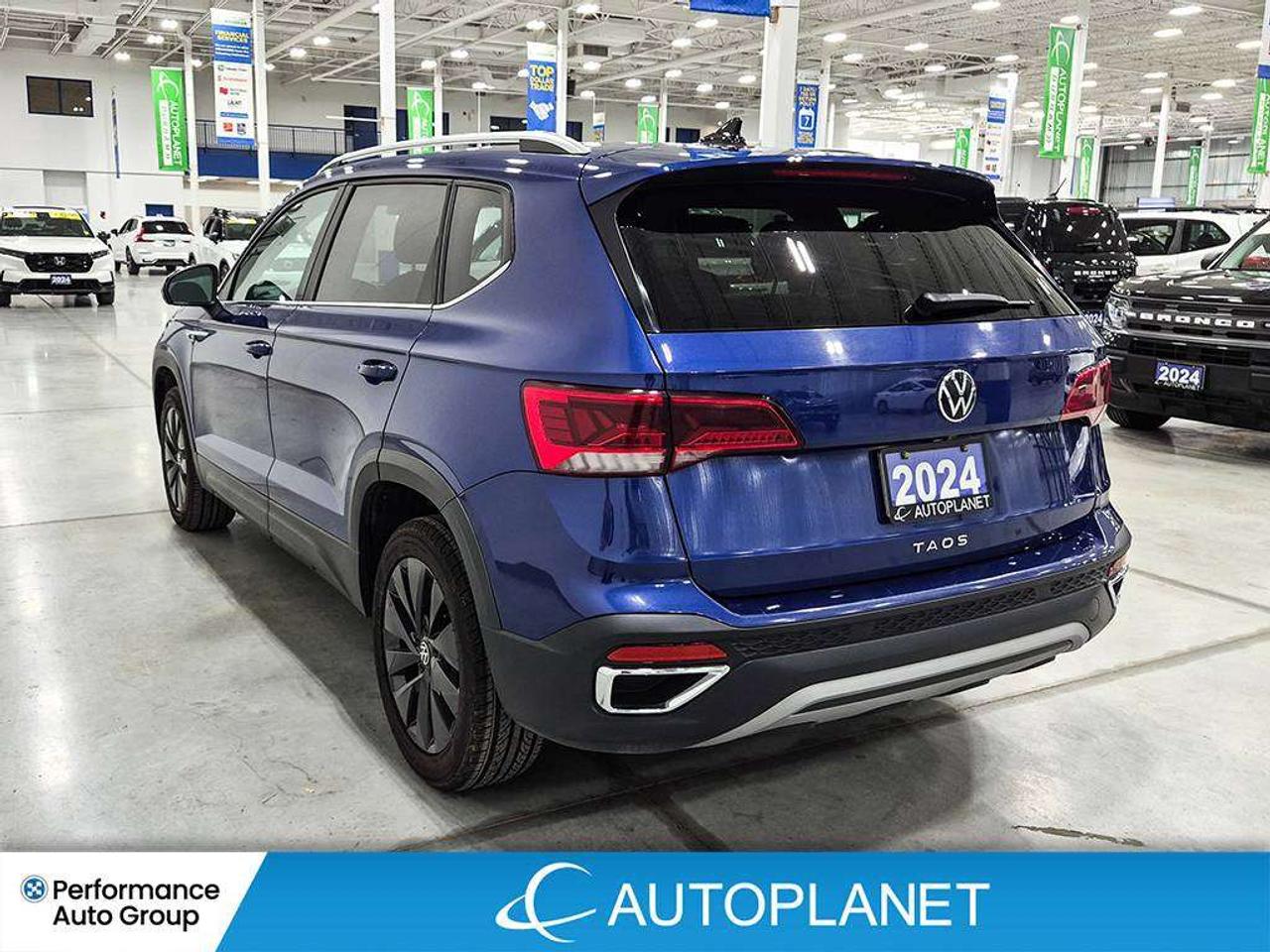 2024 Volkswagen Taos Comfortline, Back Up Cam, Pano Roof, Heated Seats! Photo4