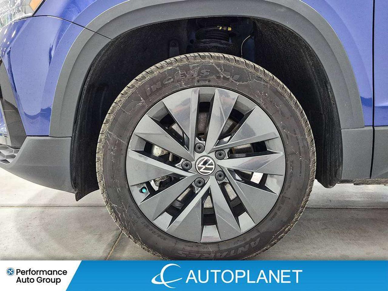 2024 Volkswagen Taos Comfortline, Back Up Cam, Pano Roof, Heated Seats! Photo