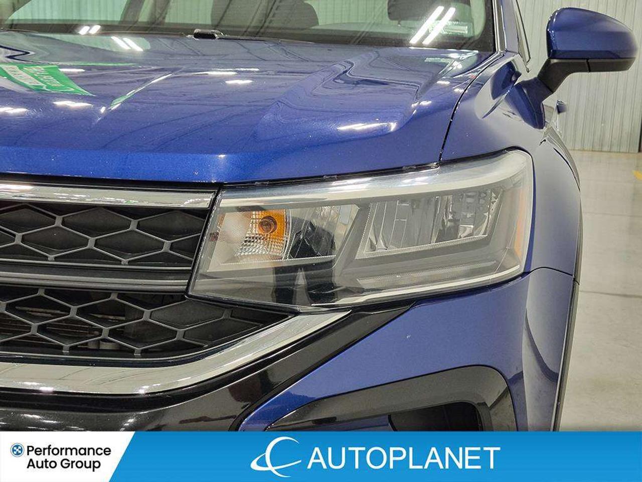 2024 Volkswagen Taos Comfortline, Back Up Cam, Pano Roof, Heated Seats! Photo