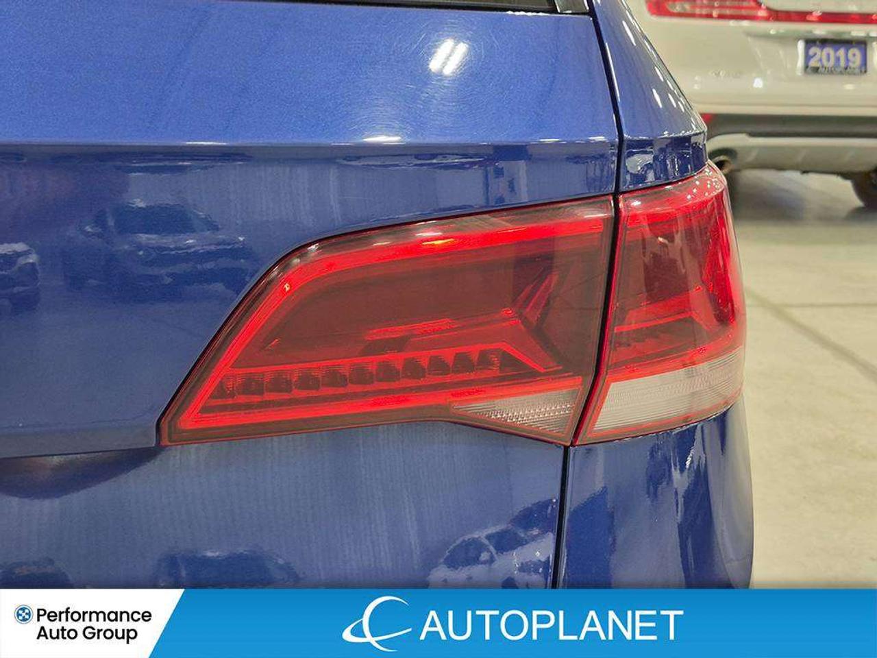 2024 Volkswagen Taos Comfortline, Back Up Cam, Pano Roof, Heated Seats! Photo