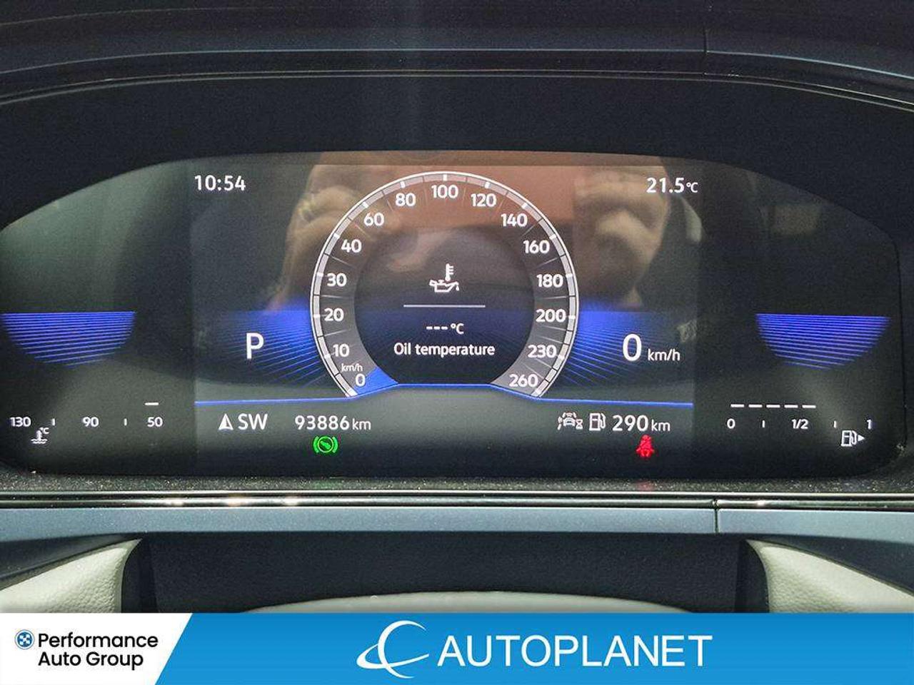 2024 Volkswagen Taos Comfortline, Back Up Cam, Pano Roof, Heated Seats! Photo
