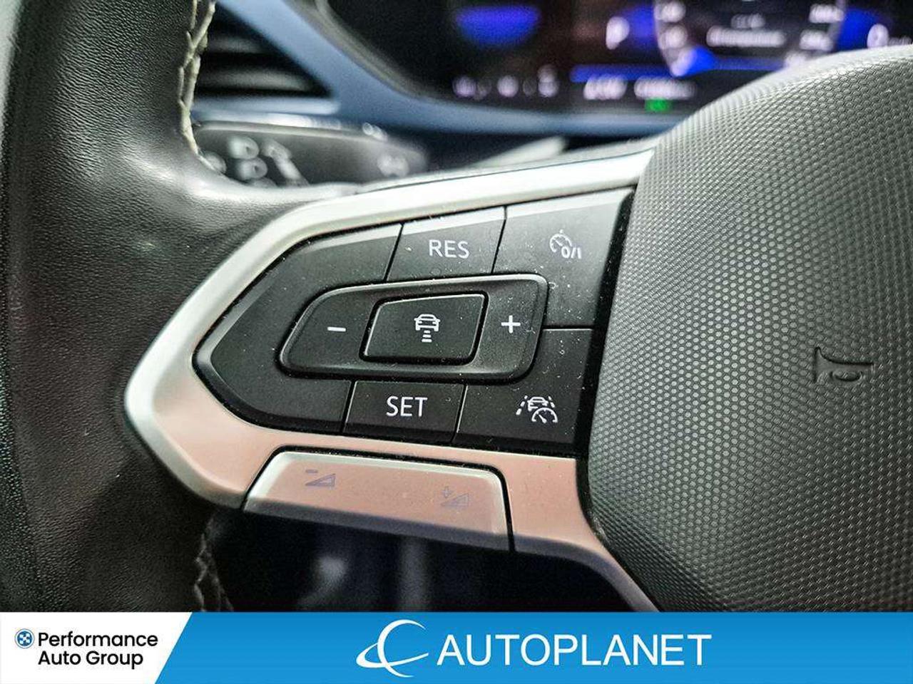 2024 Volkswagen Taos Comfortline, Back Up Cam, Pano Roof, Heated Seats! Photo