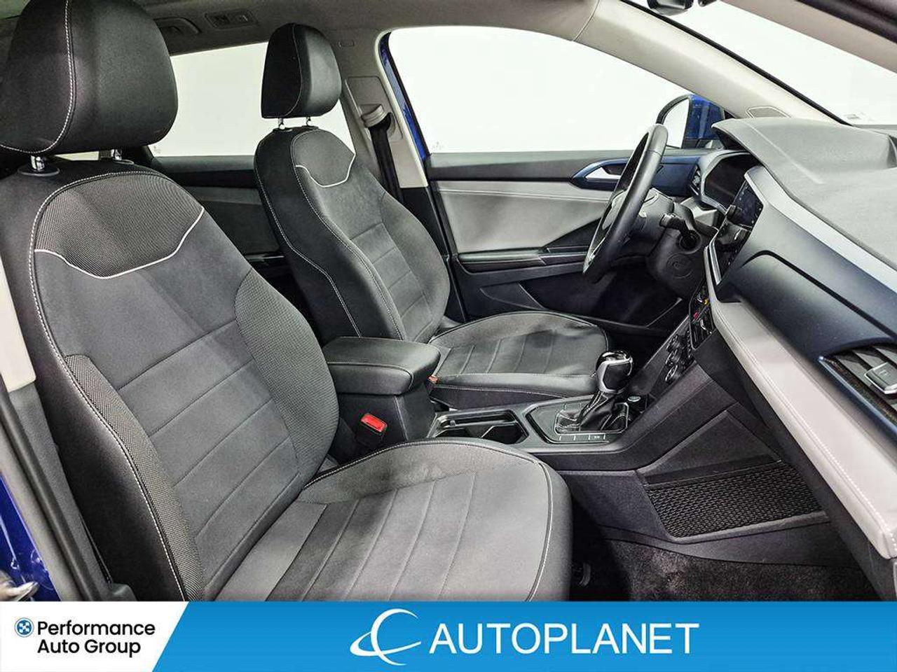 2024 Volkswagen Taos Comfortline, Back Up Cam, Pano Roof, Heated Seats! Photo