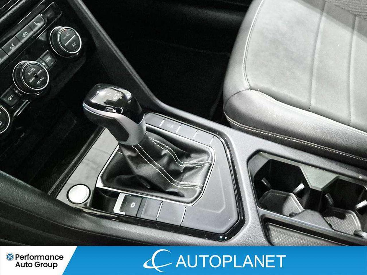 2024 Volkswagen Taos Comfortline, Back Up Cam, Pano Roof, Heated Seats! Photo