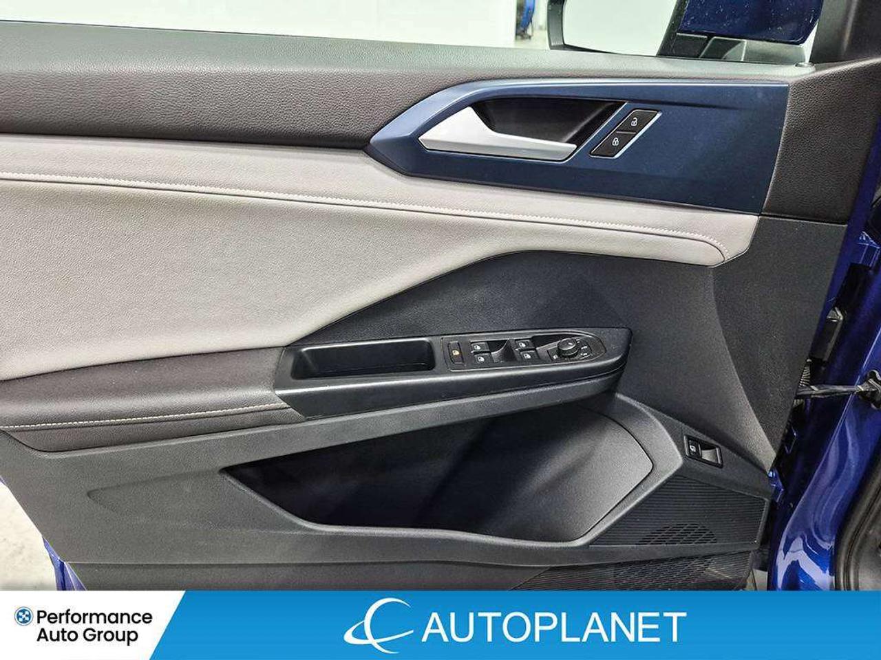 2024 Volkswagen Taos Comfortline, Back Up Cam, Pano Roof, Heated Seats! Photo