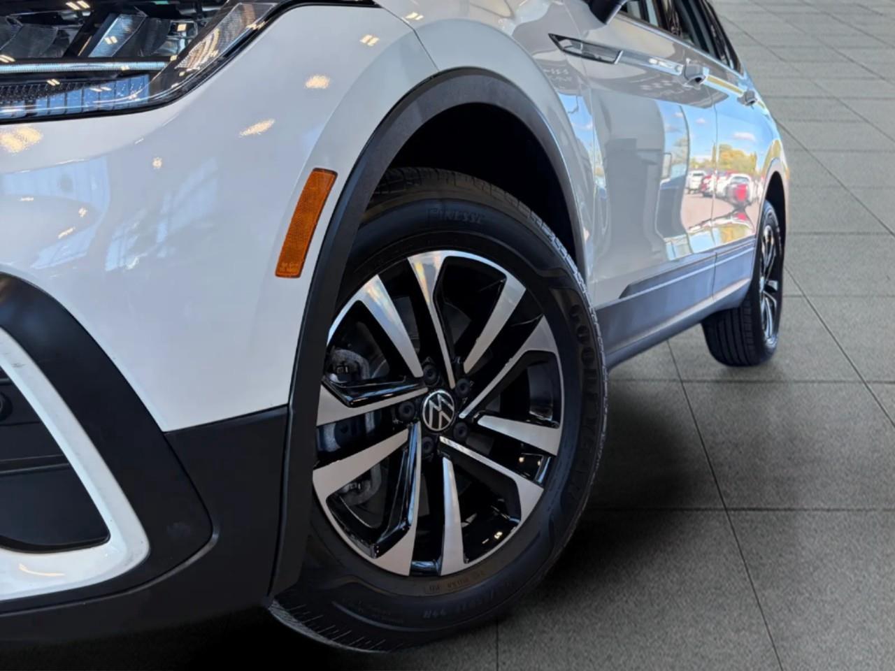 2023 Volkswagen Tiguan Trendline 4dr All-wheel Drive 4MOTION Photo5