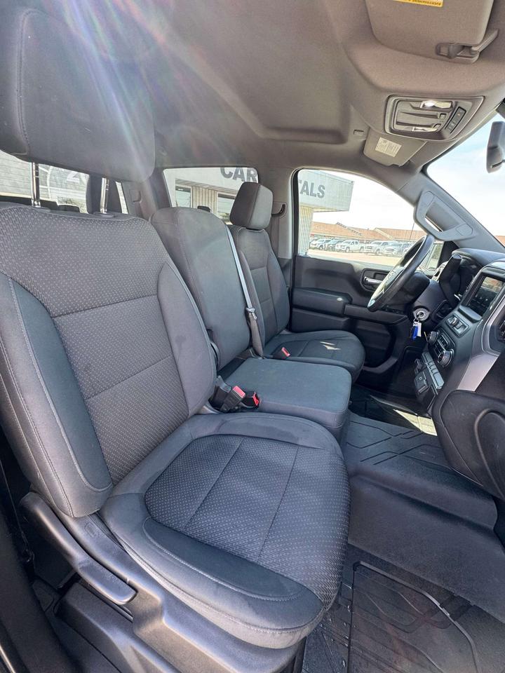 2019 Chevrolet Silverado 1500 4WD Crew Cab 157 Custom Photo