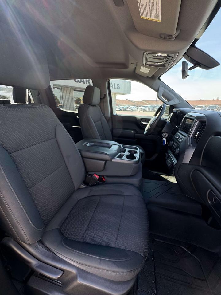 2019 Chevrolet Silverado 1500 4WD Crew Cab 157 Custom Photo