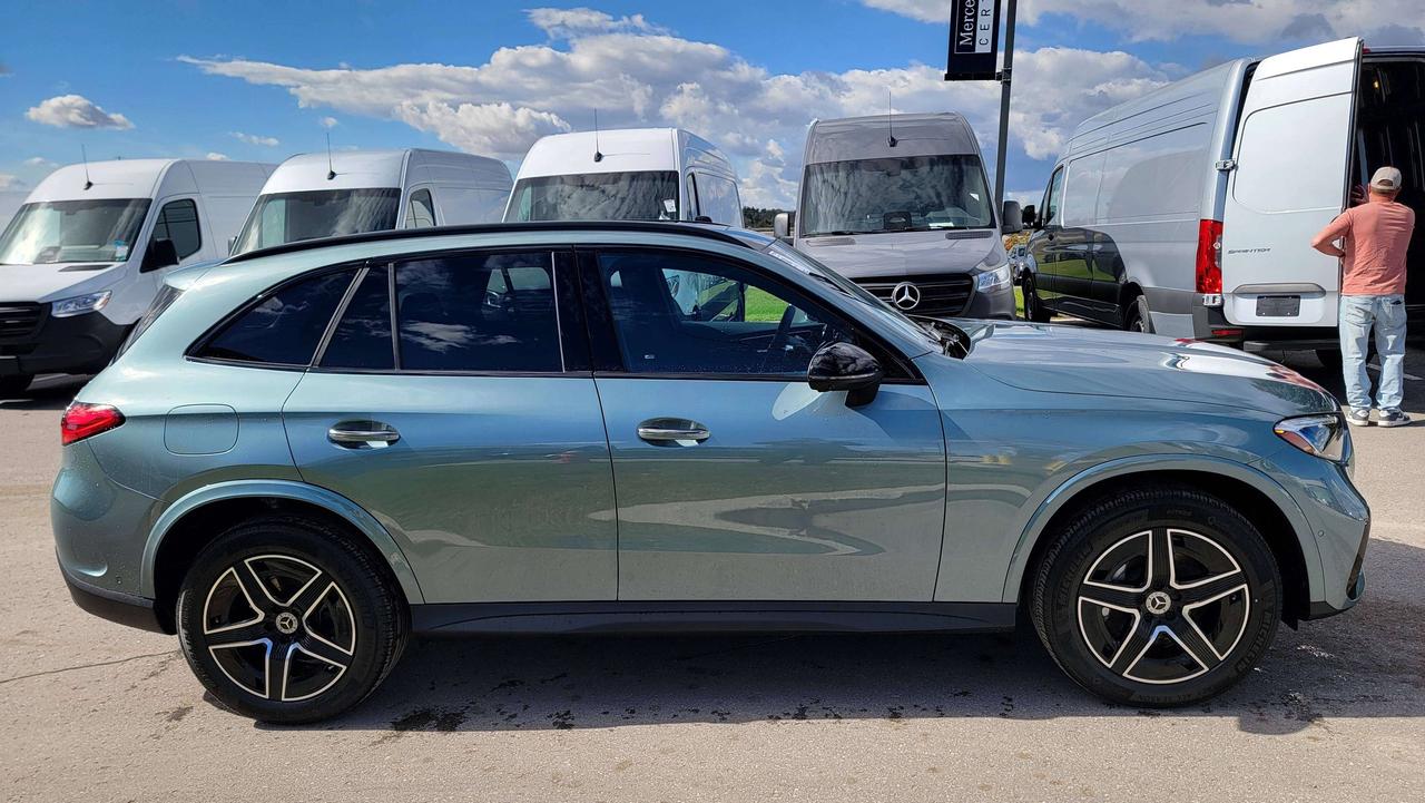 2027 Mercedes-Benz GLC GLC 300 Photo