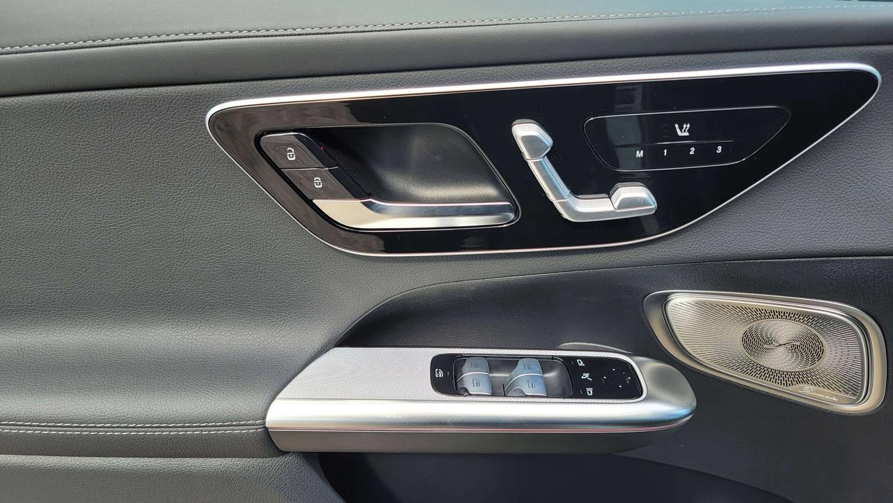 2027 Mercedes-Benz GLC GLC 300 Photo