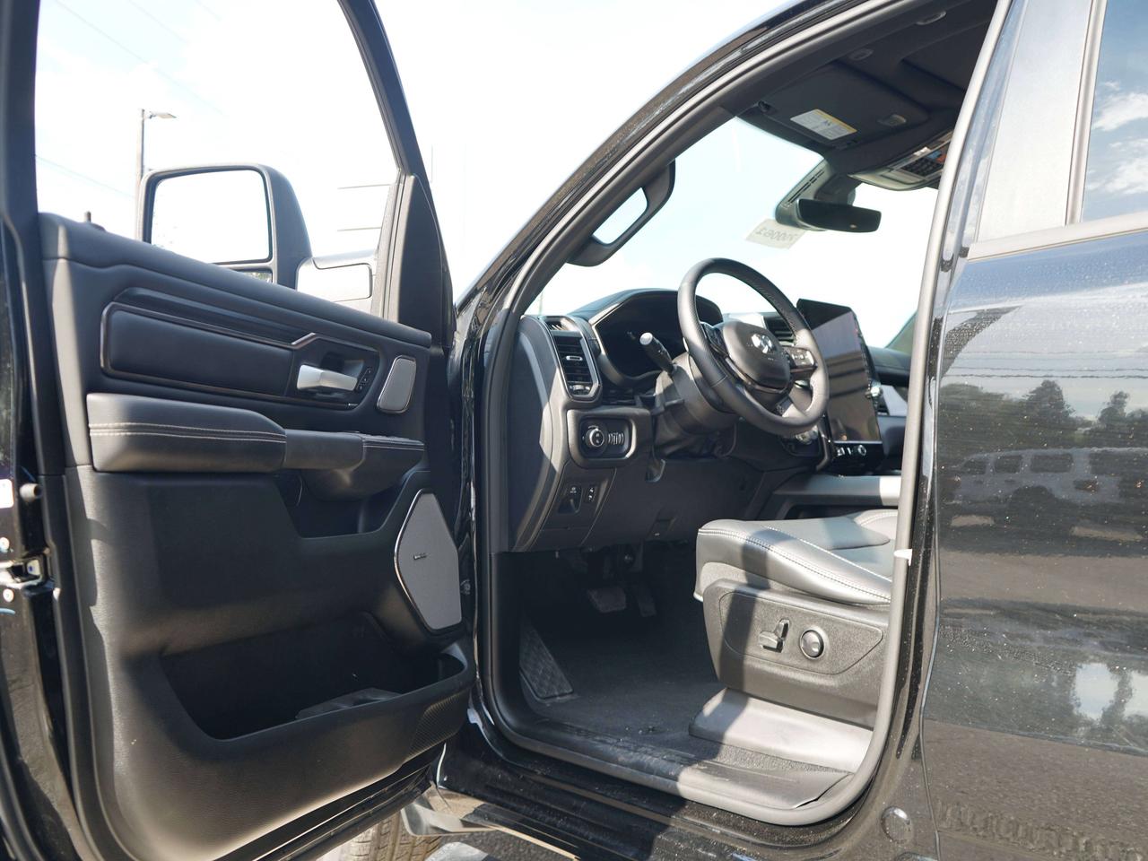 2025 RAM 1500 SPORT, NIGHT EDITION, DUAL SUNROOF Photo
