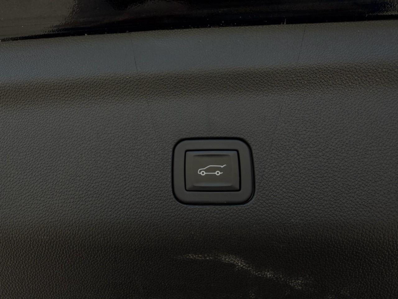 2024 GMC Yukon XL 4WD 4DR DENALI Photo