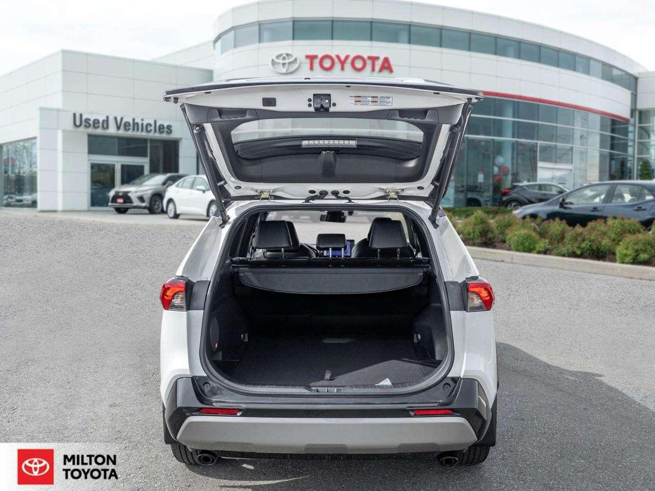 2025 Toyota RAV4 JBL AUDIO 10.5 SCREEN LEATHER SUNROOF ONE OWNER XSE Photo