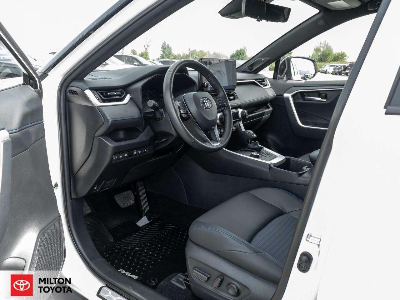 2025 Toyota RAV4 JBL AUDIO 10.5 SCREEN LEATHER SUNROOF ONE OWNER XSE Photo