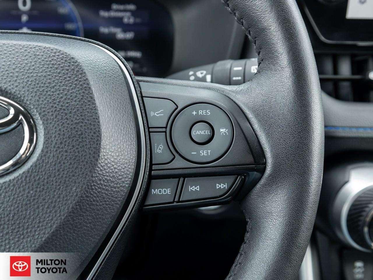 2025 Toyota RAV4 JBL AUDIO 10.5 SCREEN LEATHER SUNROOF ONE OWNER XSE Photo