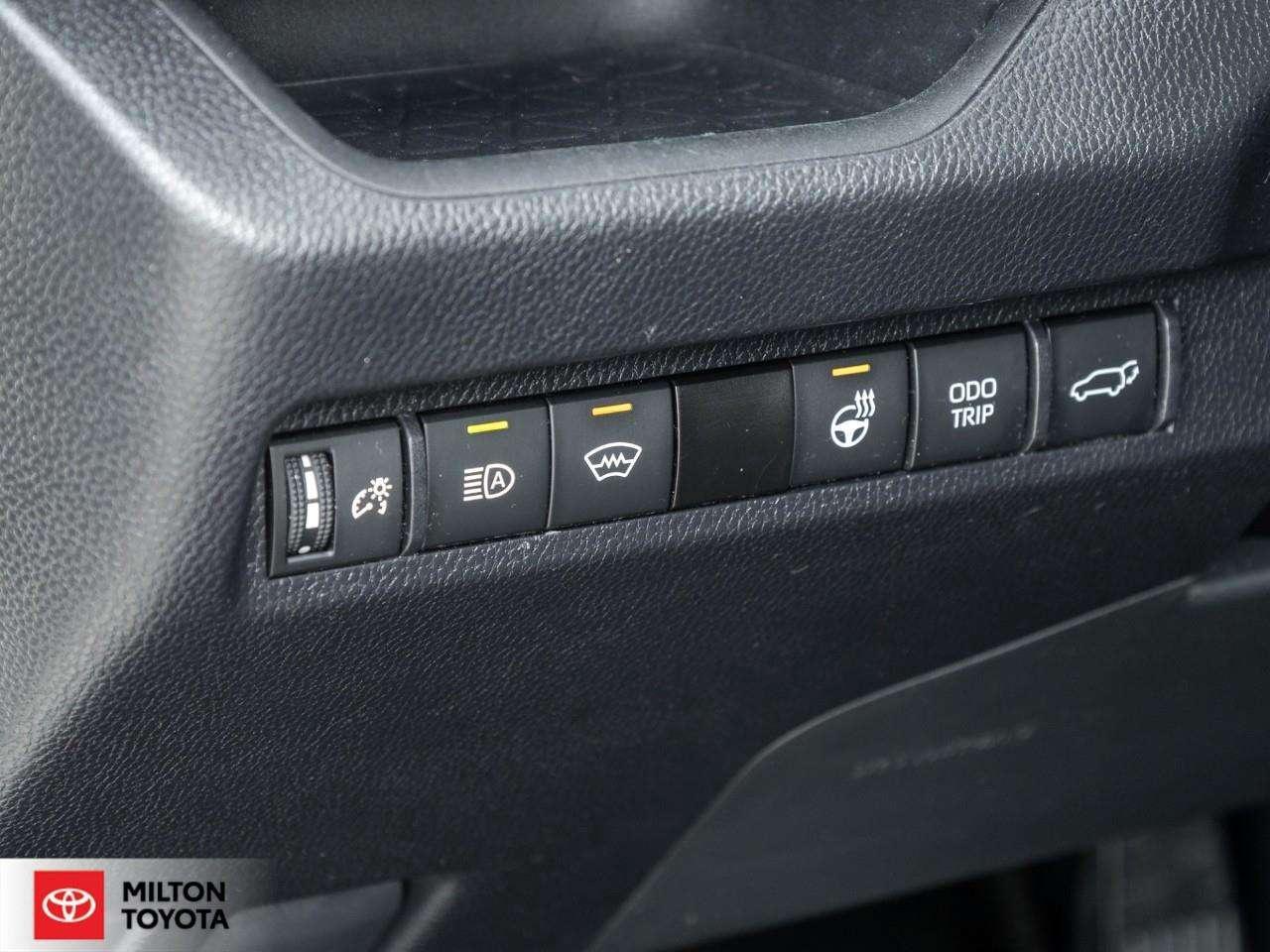 2025 Toyota RAV4 JBL AUDIO 10.5 SCREEN LEATHER SUNROOF ONE OWNER XSE Photo