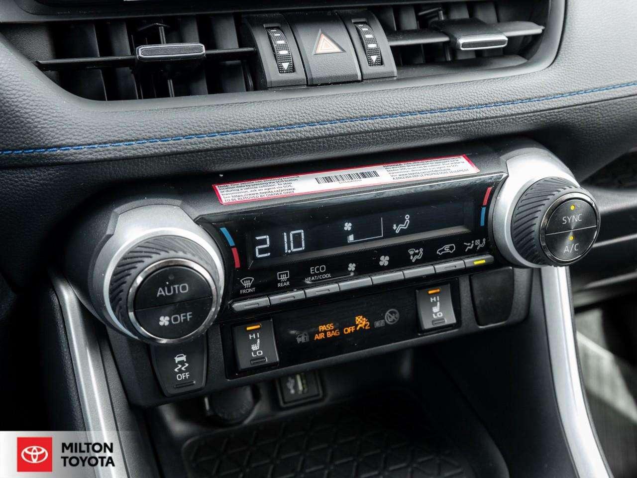 2025 Toyota RAV4 JBL AUDIO 10.5 SCREEN LEATHER SUNROOF ONE OWNER XSE Photo