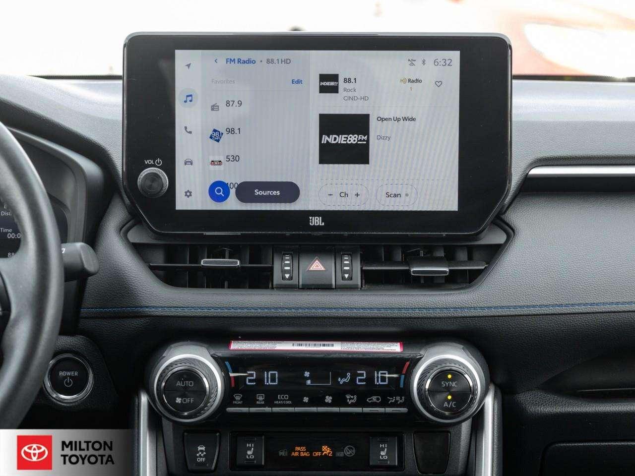 2025 Toyota RAV4 JBL AUDIO 10.5 SCREEN LEATHER SUNROOF ONE OWNER XSE Photo