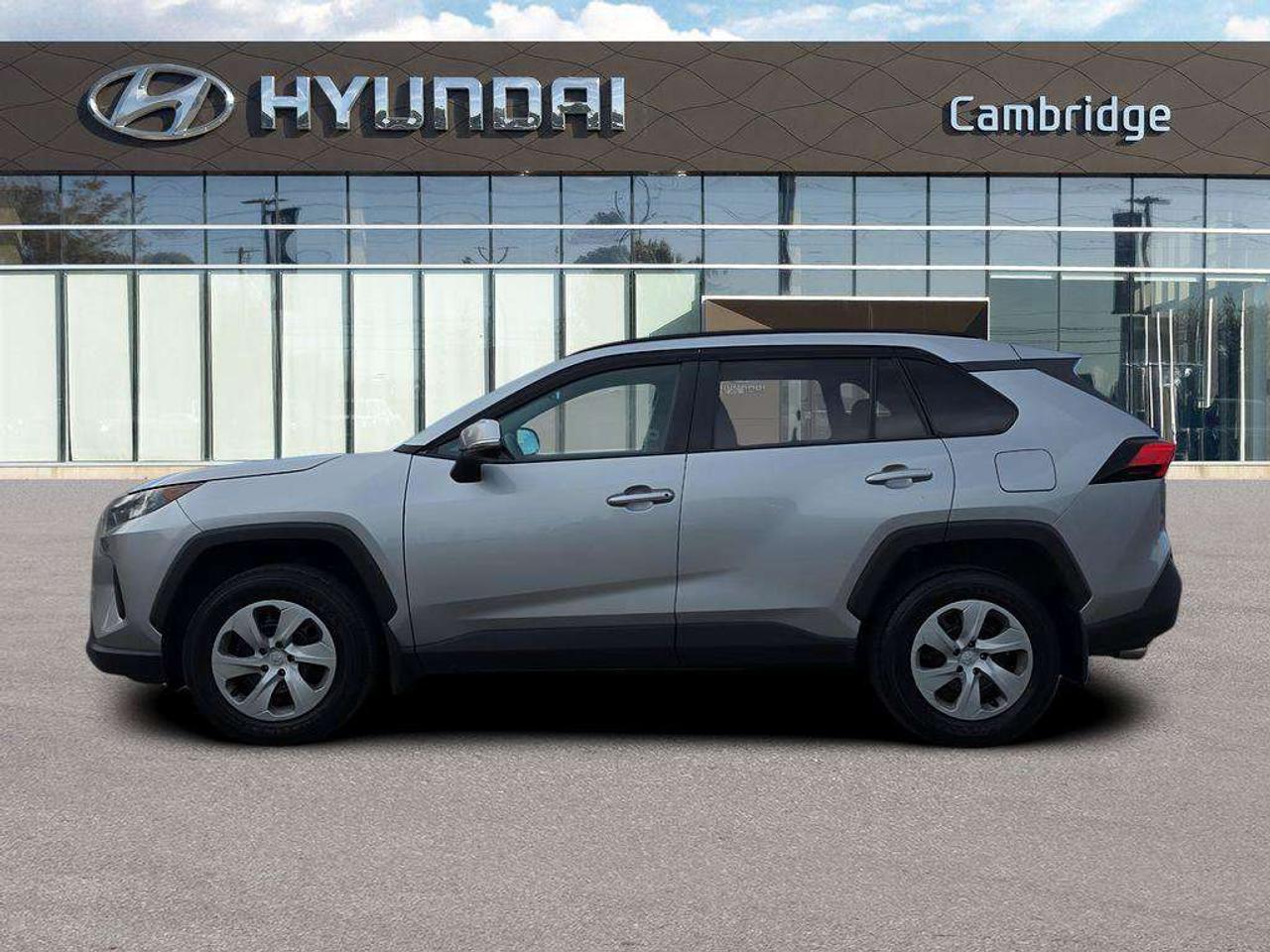 2020 Toyota RAV4 LE Photo3