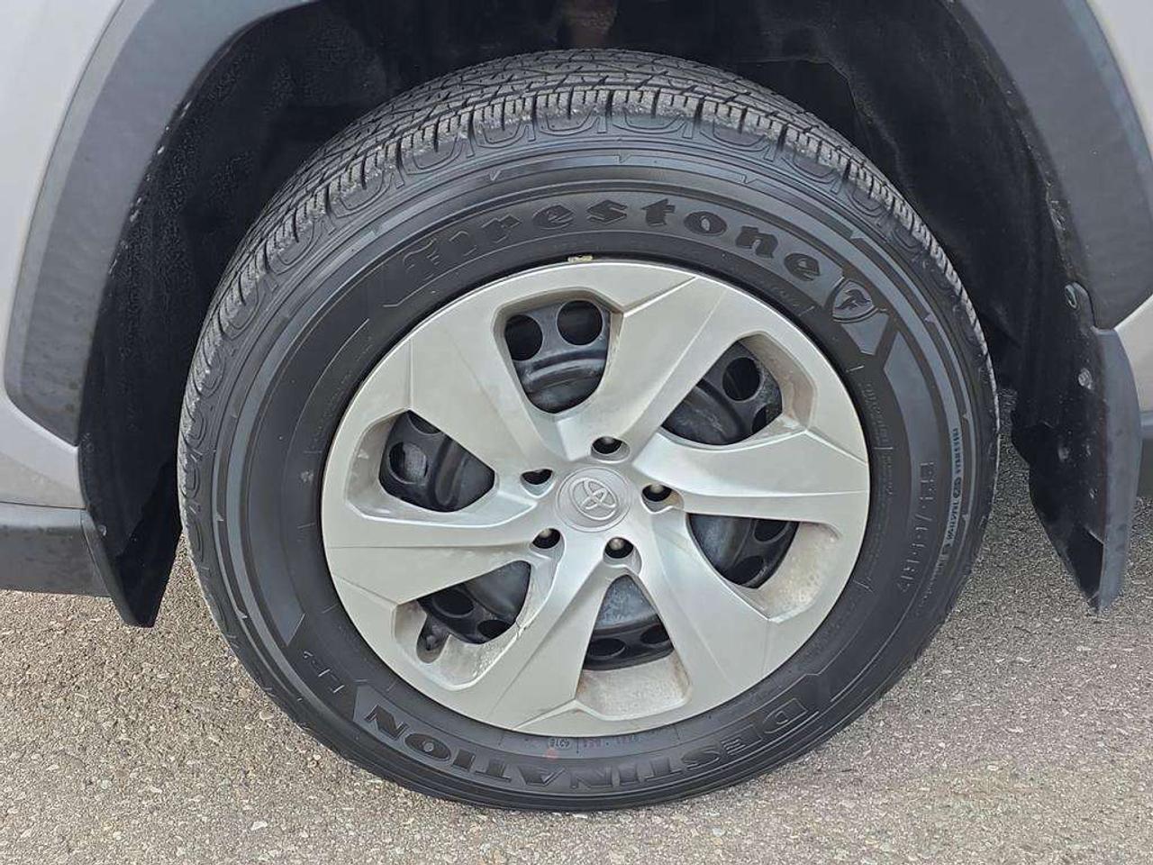 2020 Toyota RAV4 LE Photo