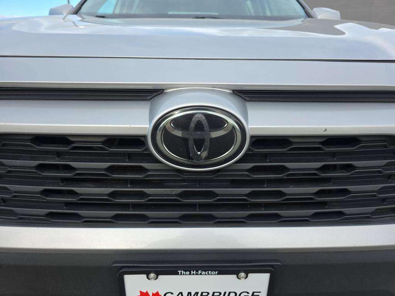 2020 Toyota RAV4 LE Photo