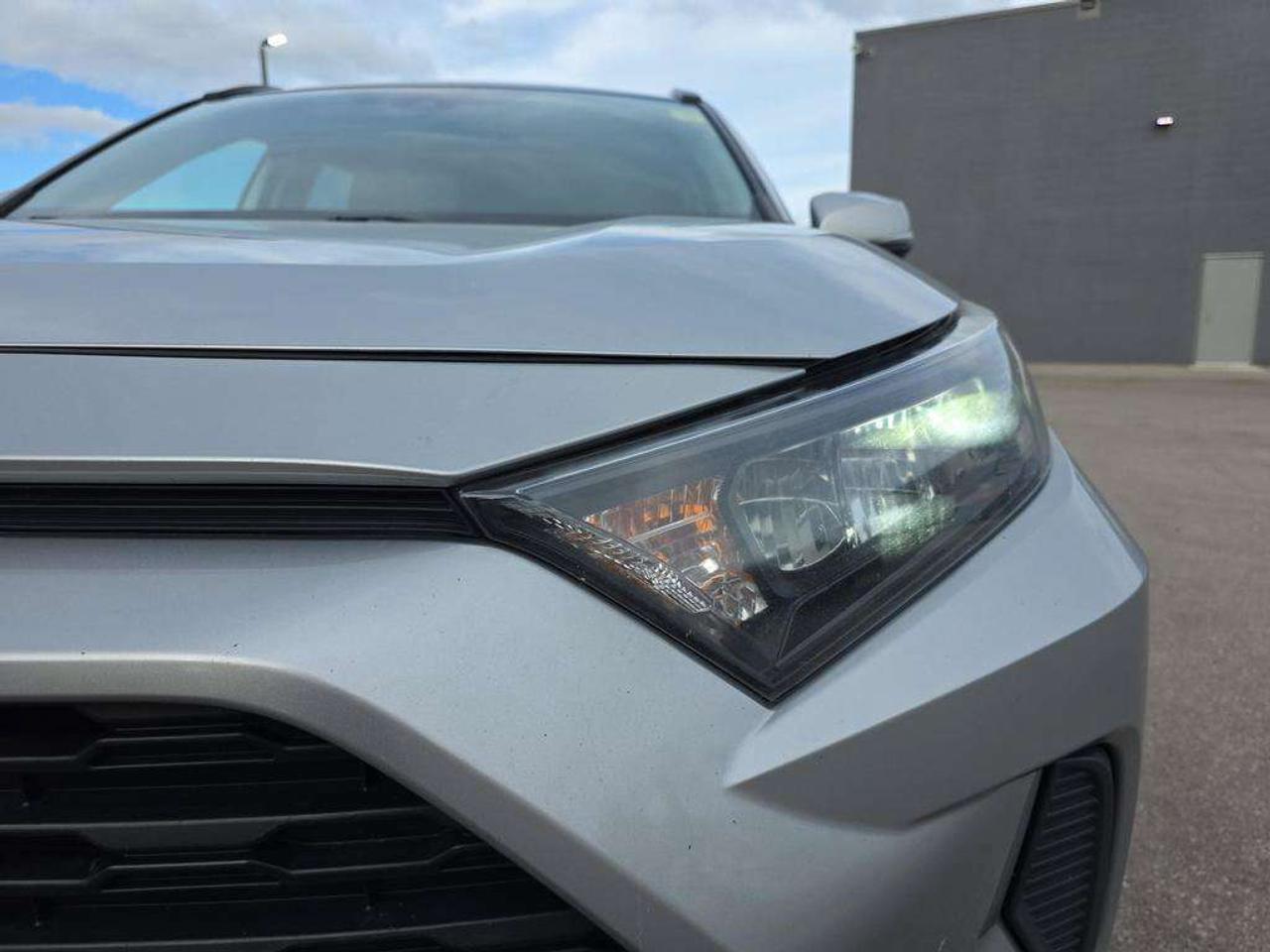 2020 Toyota RAV4 LE Photo