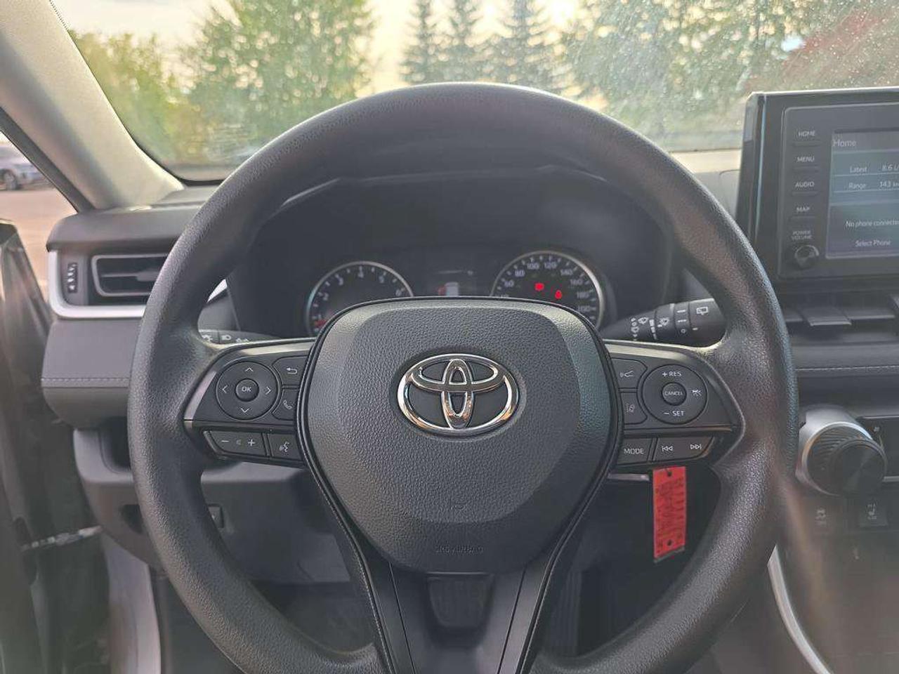 2020 Toyota RAV4 LE Photo