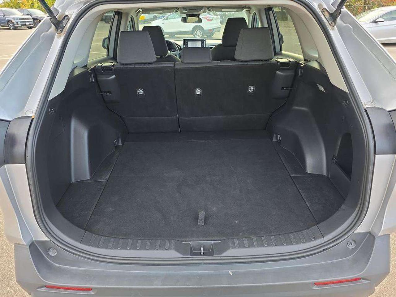 2020 Toyota RAV4 LE Photo
