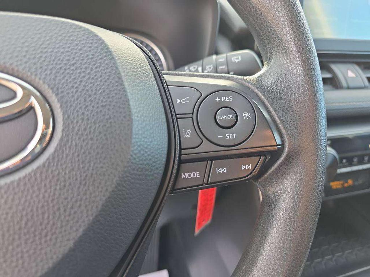 2020 Toyota RAV4 LE Photo