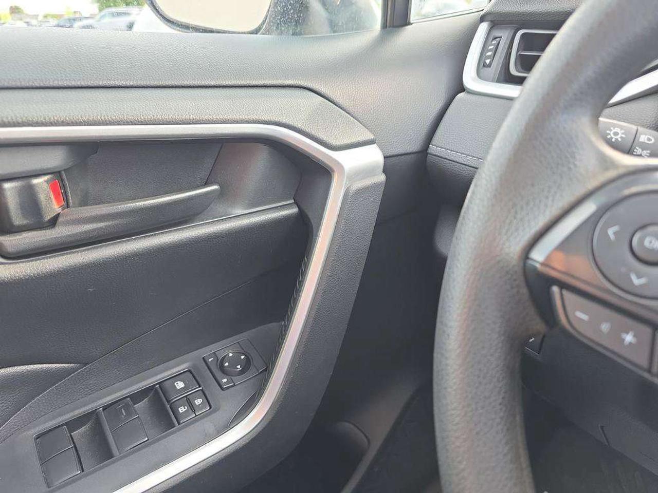 2020 Toyota RAV4 LE Photo