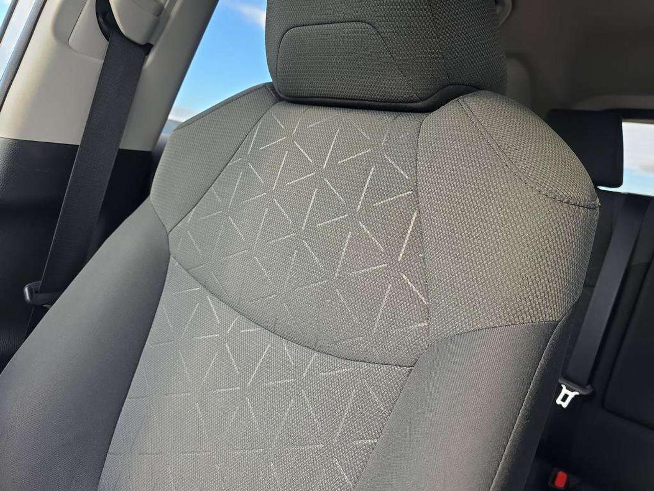 2020 Toyota RAV4 LE Photo