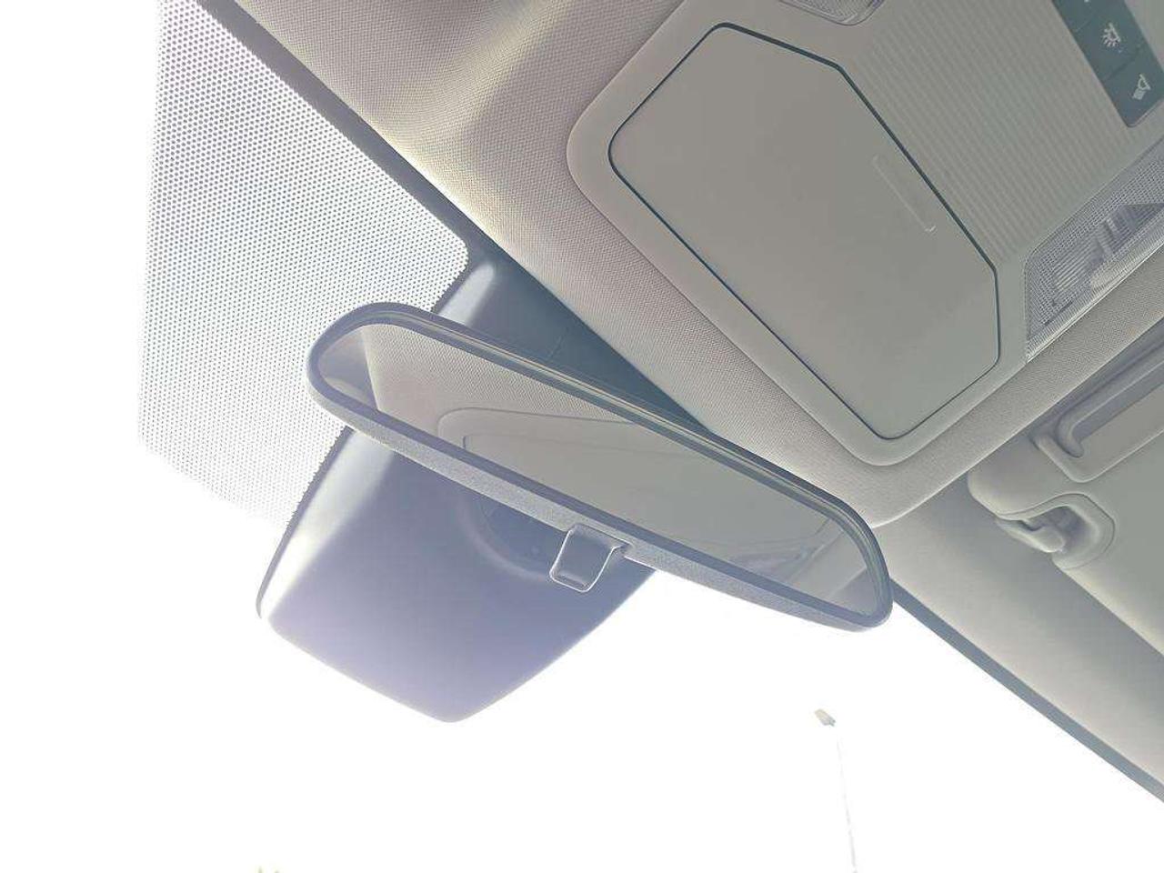 2020 Toyota RAV4 LE Photo