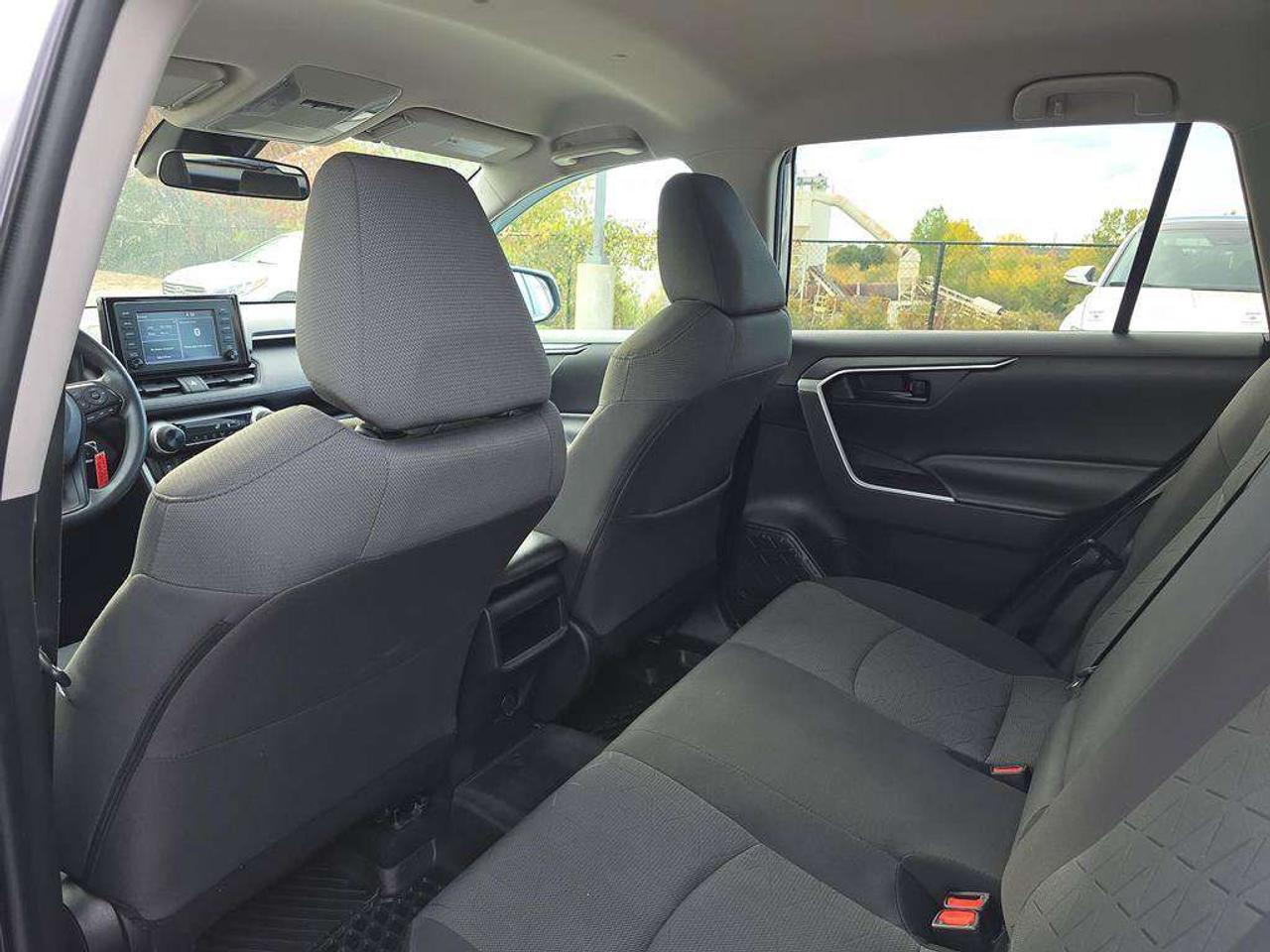 2020 Toyota RAV4 LE Photo