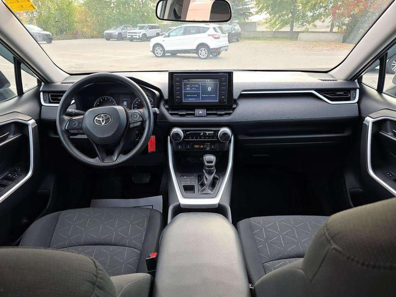 2020 Toyota RAV4 LE Photo