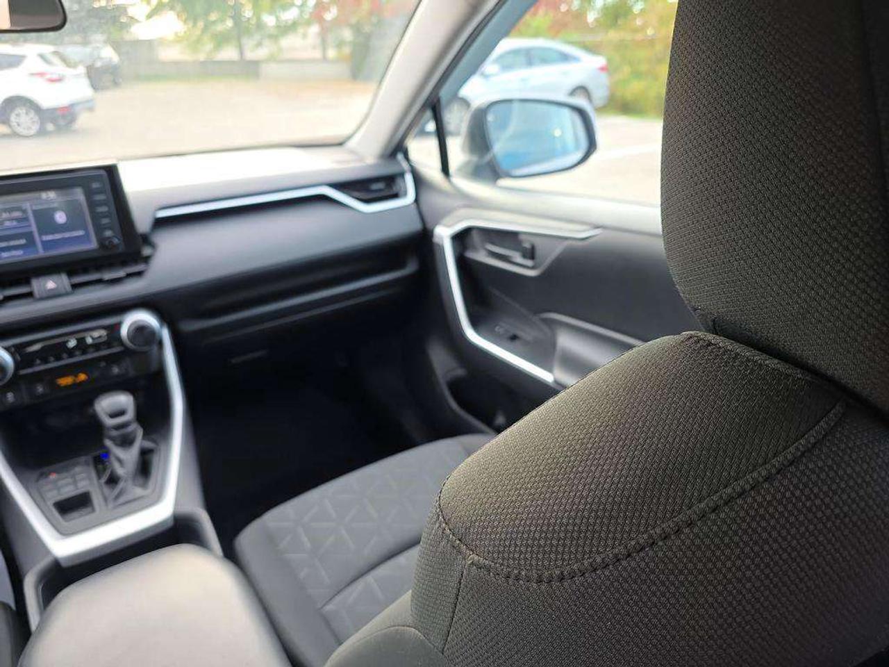 2020 Toyota RAV4 LE Photo