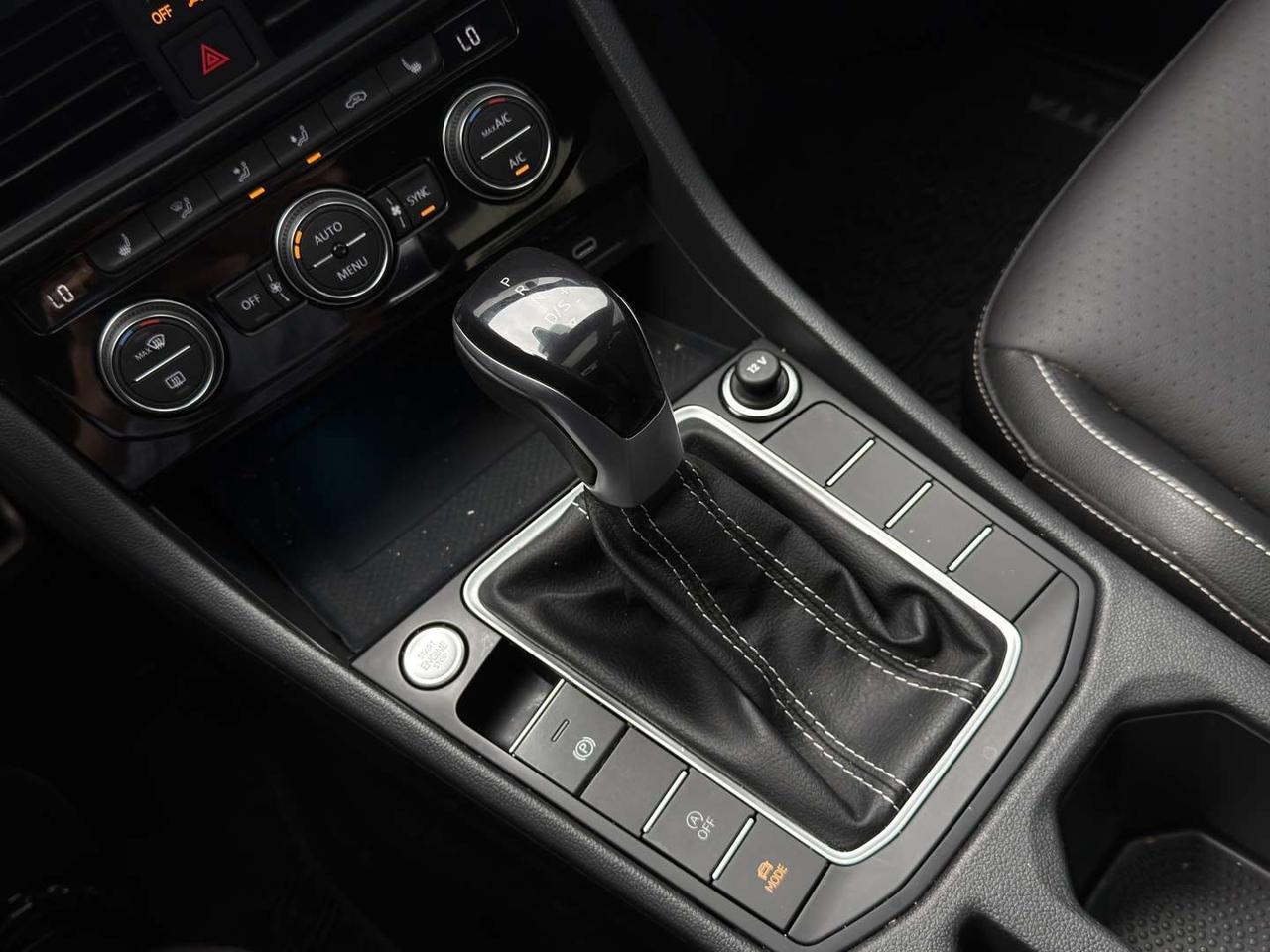 2023 Volkswagen Jetta Comfortline Sport   Lther   Sunroof   Amb Light Photo