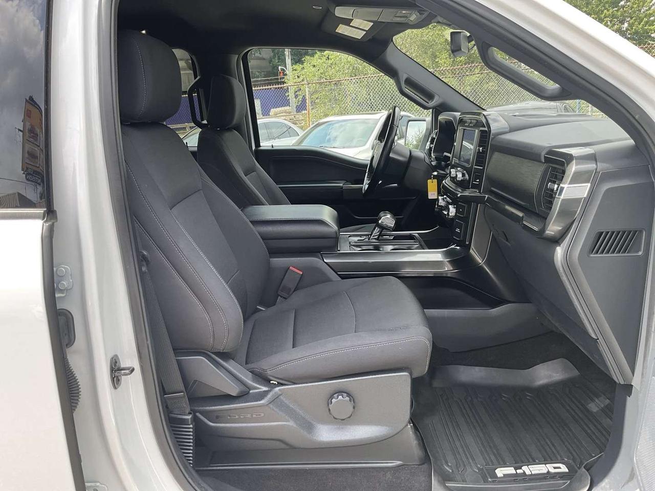 2022 Ford F-150 XLT Sport SuperCrew 6.5-ft. Bed 4WD - NAV! BACK-UP CAM! BSM! CAR PLAY! DRIVING AIDS! Photo