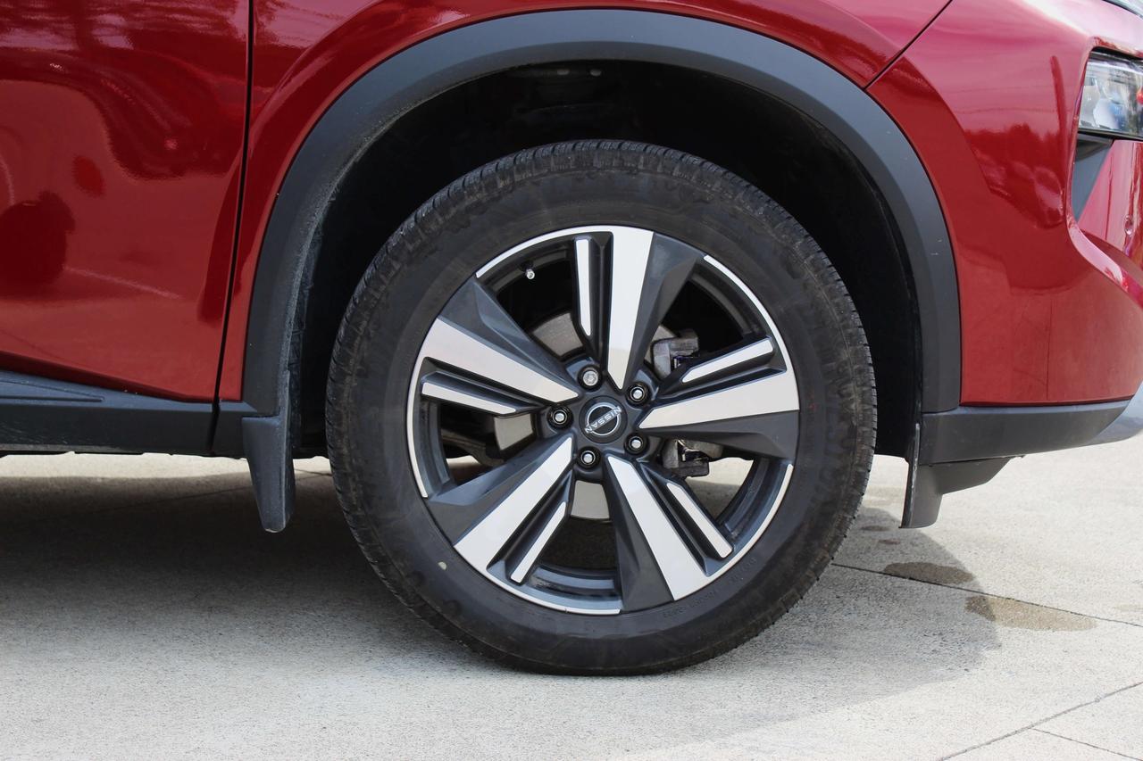 2025 Nissan Rogue SL Photo