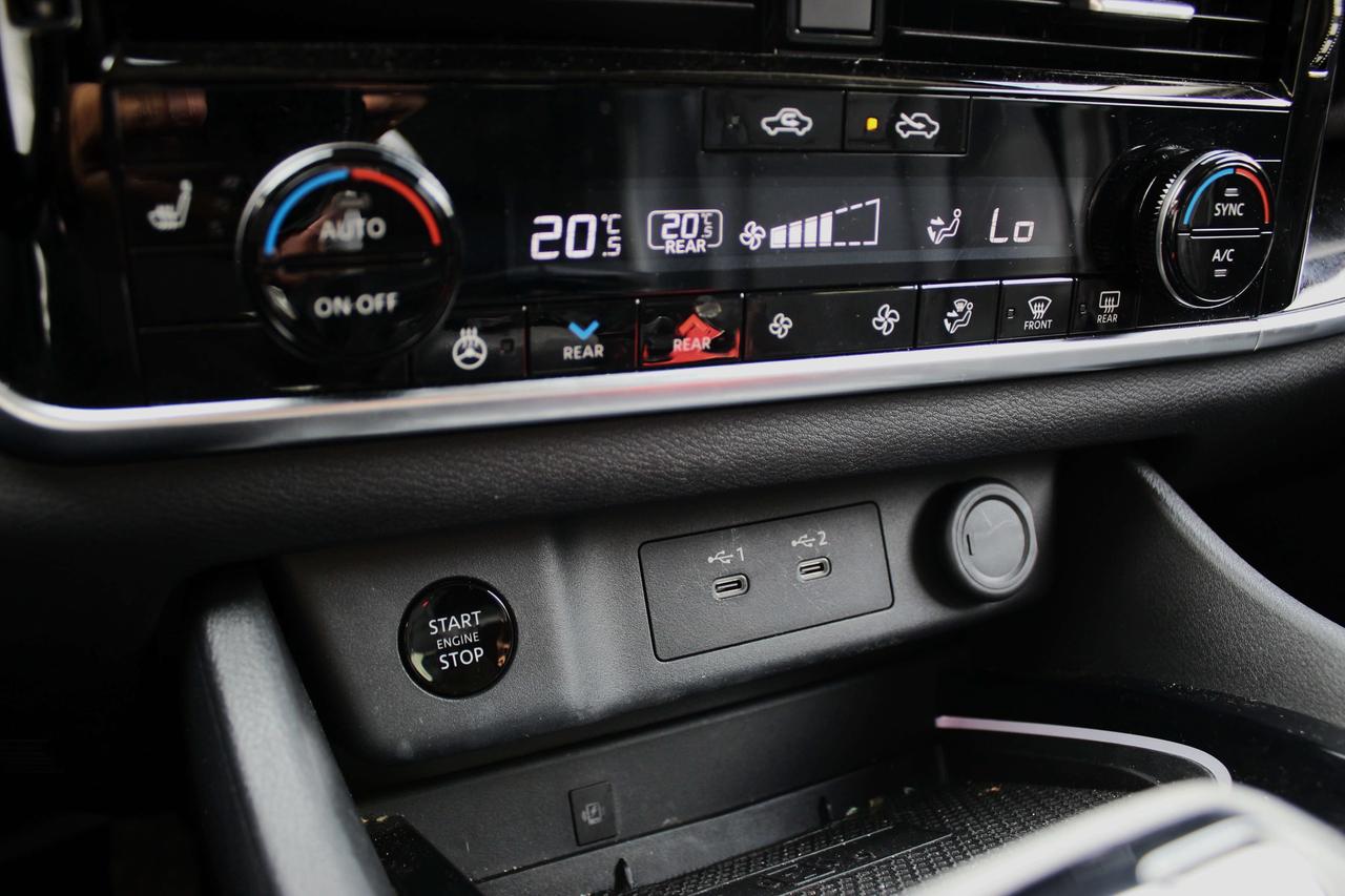 2025 Nissan Rogue SL Photo