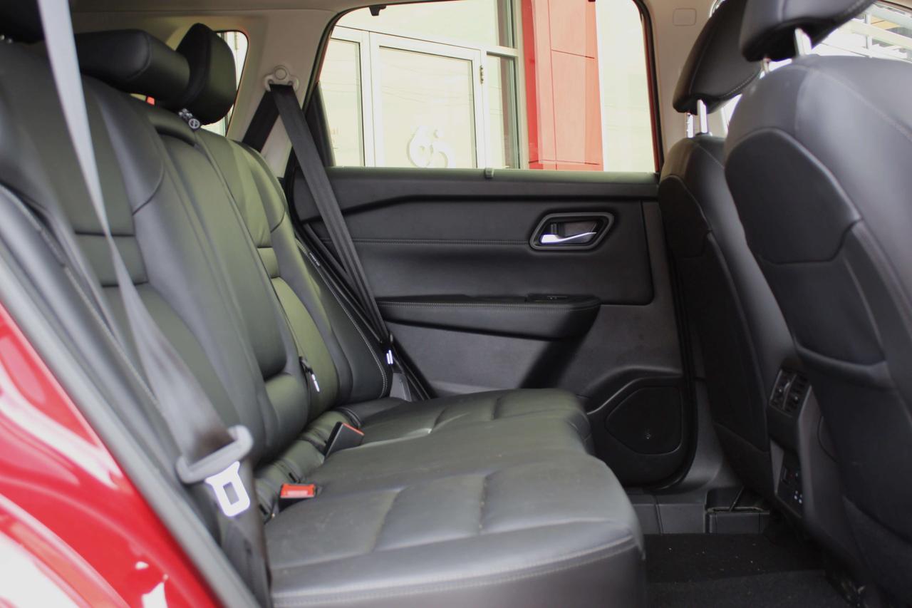 2025 Nissan Rogue SL Photo