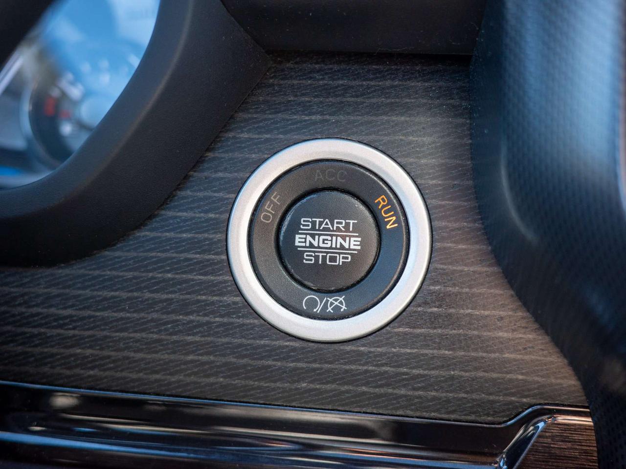 2022 RAM 2500 Limited - Power Retractable Running Boards Photo