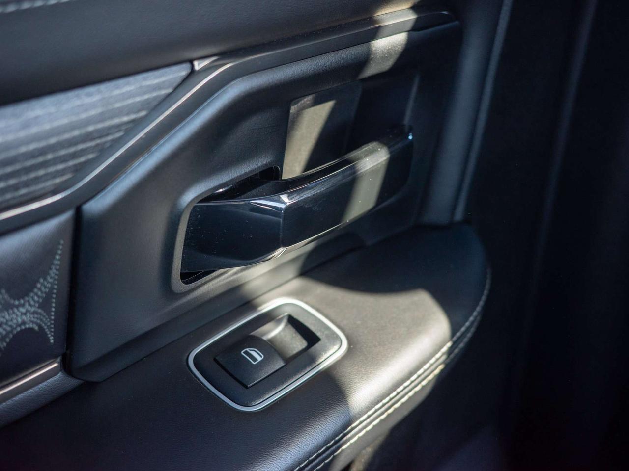 2022 RAM 2500 Limited - Power Retractable Running Boards Photo