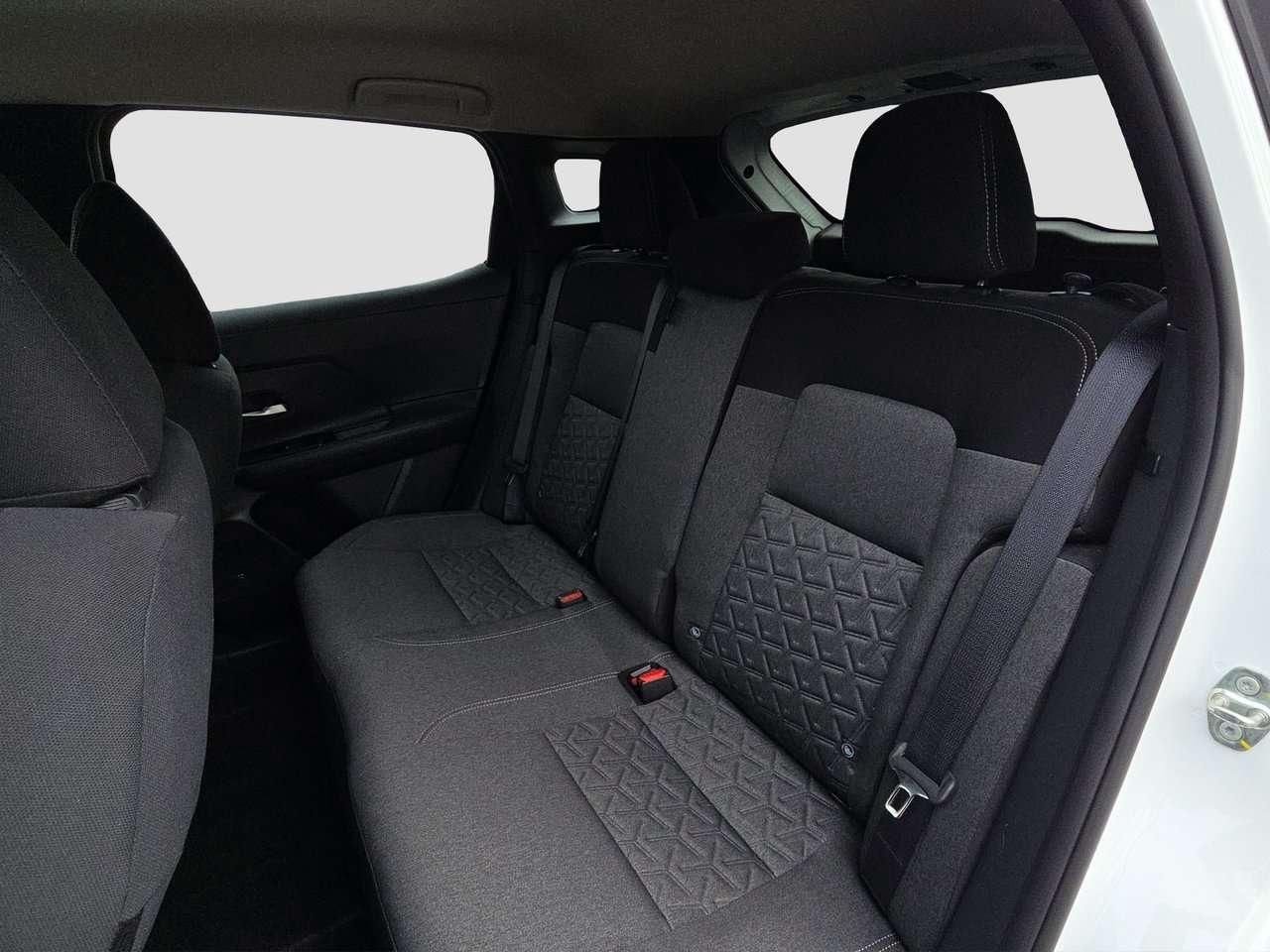 2025 Nissan Kicks SV Photo