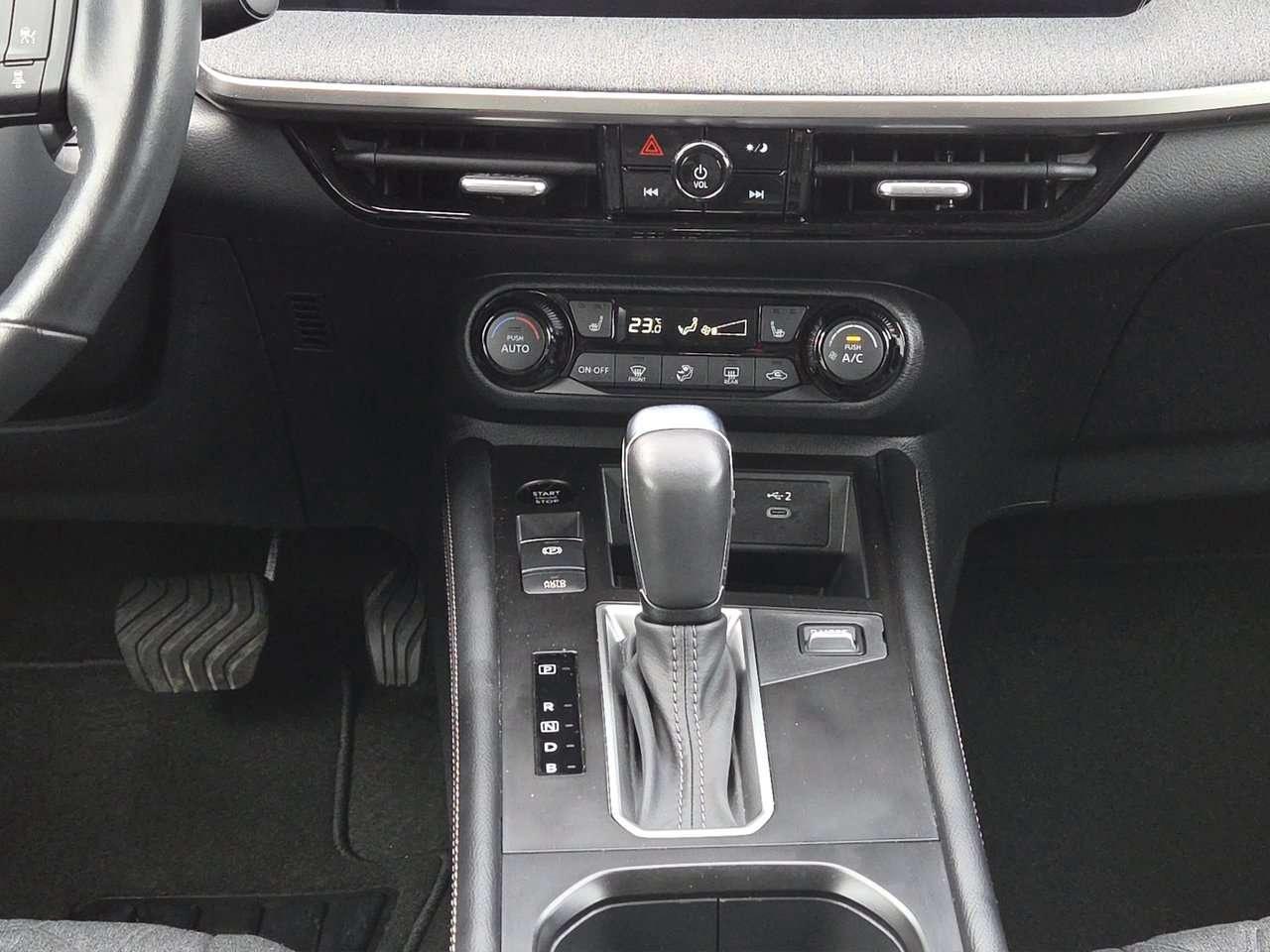 2025 Nissan Kicks SV Photo