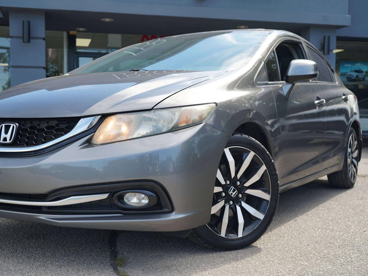 2013 Honda Civic TOURING, FWD, NAVI, HEATED SEATS Photo